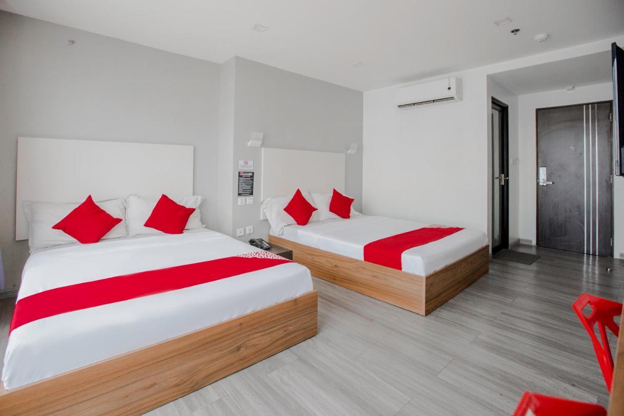 Oyo 666 Mc Hotel Fairview Quezon City Esterno foto