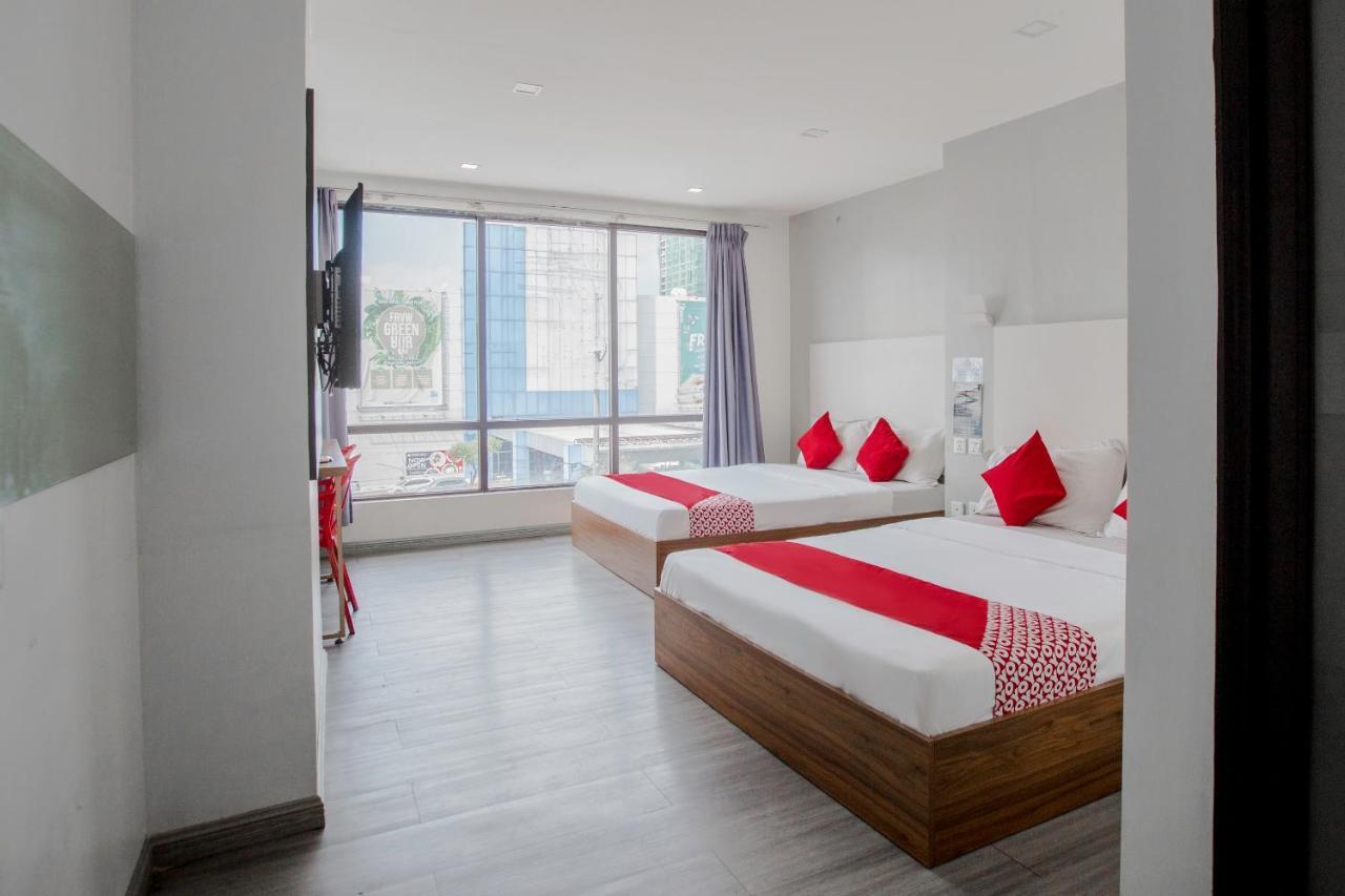 Oyo 666 Mc Hotel Fairview Quezon City Esterno foto