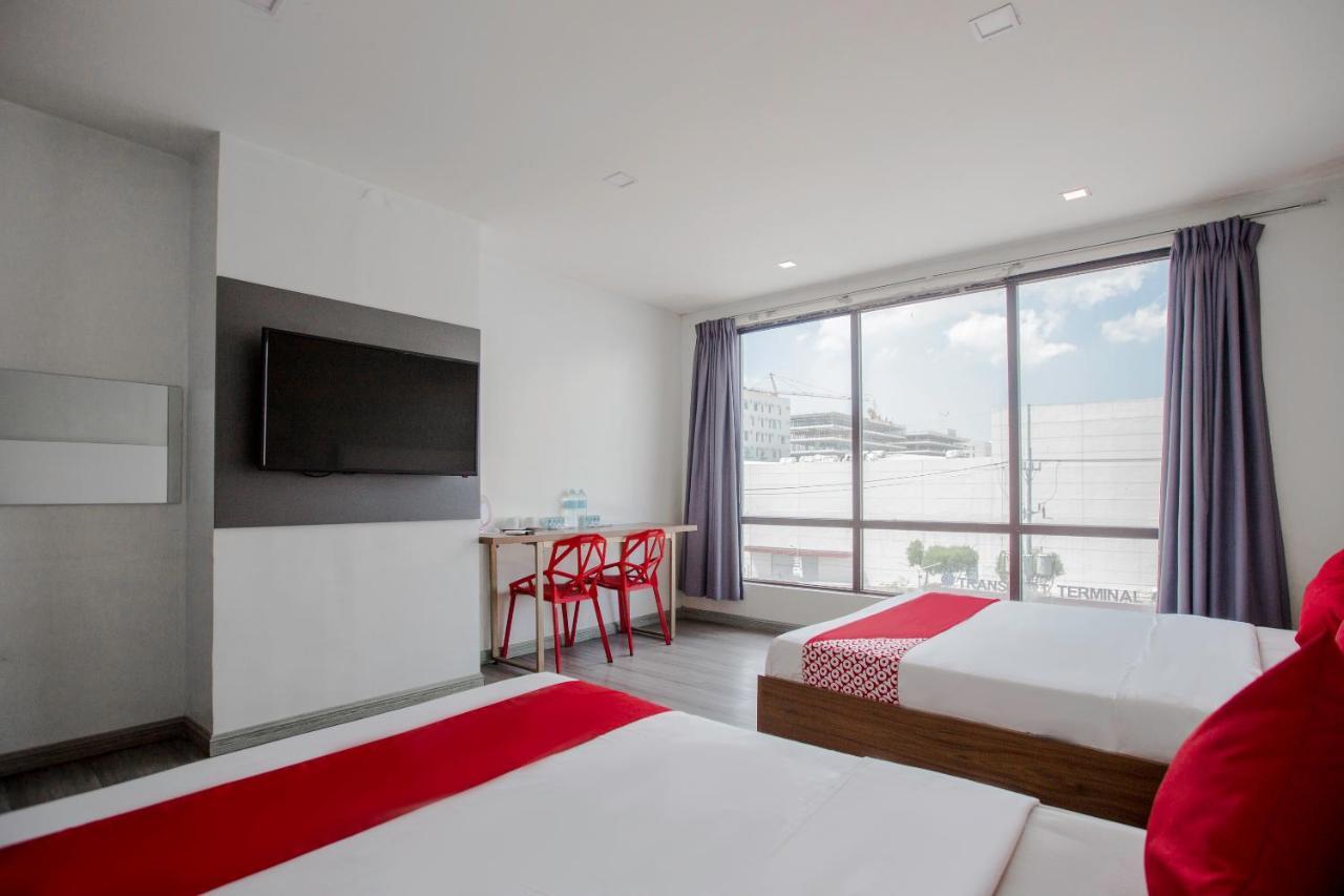 Oyo 666 Mc Hotel Fairview Quezon City Esterno foto