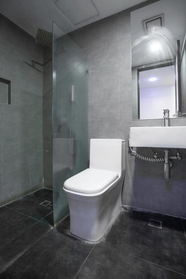 Oyo 666 Mc Hotel Fairview Quezon City Esterno foto