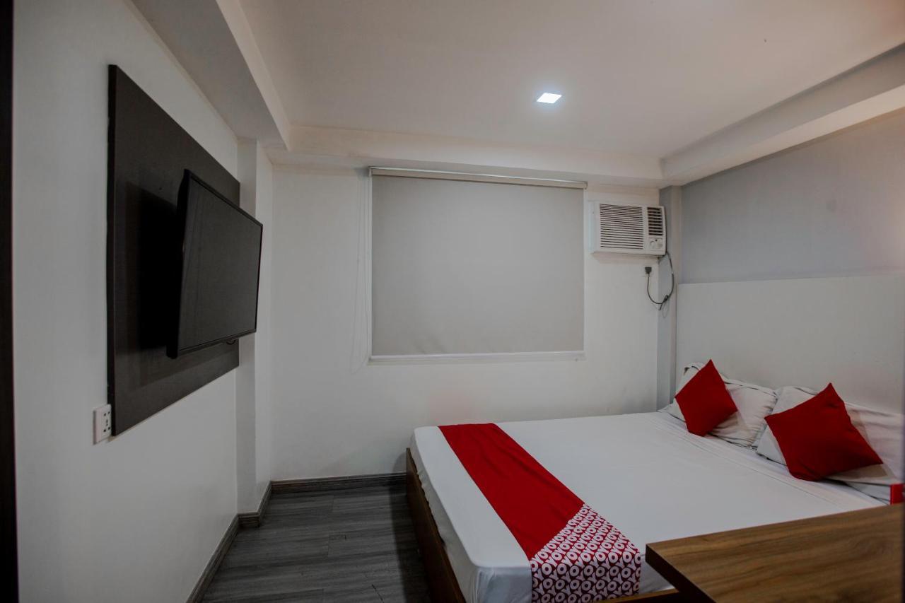 Oyo 666 Mc Hotel Fairview Quezon City Esterno foto