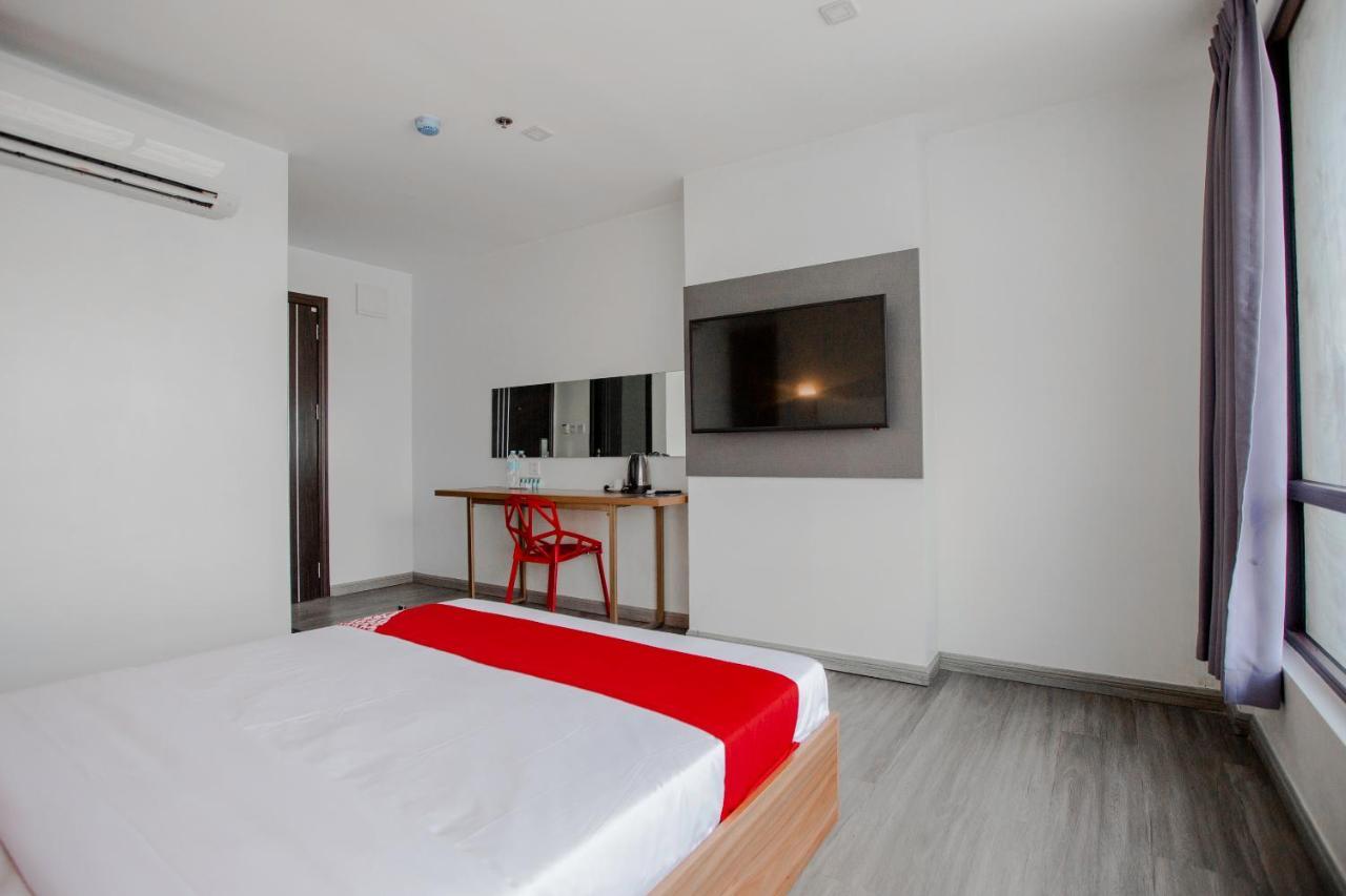 Oyo 666 Mc Hotel Fairview Quezon City Esterno foto