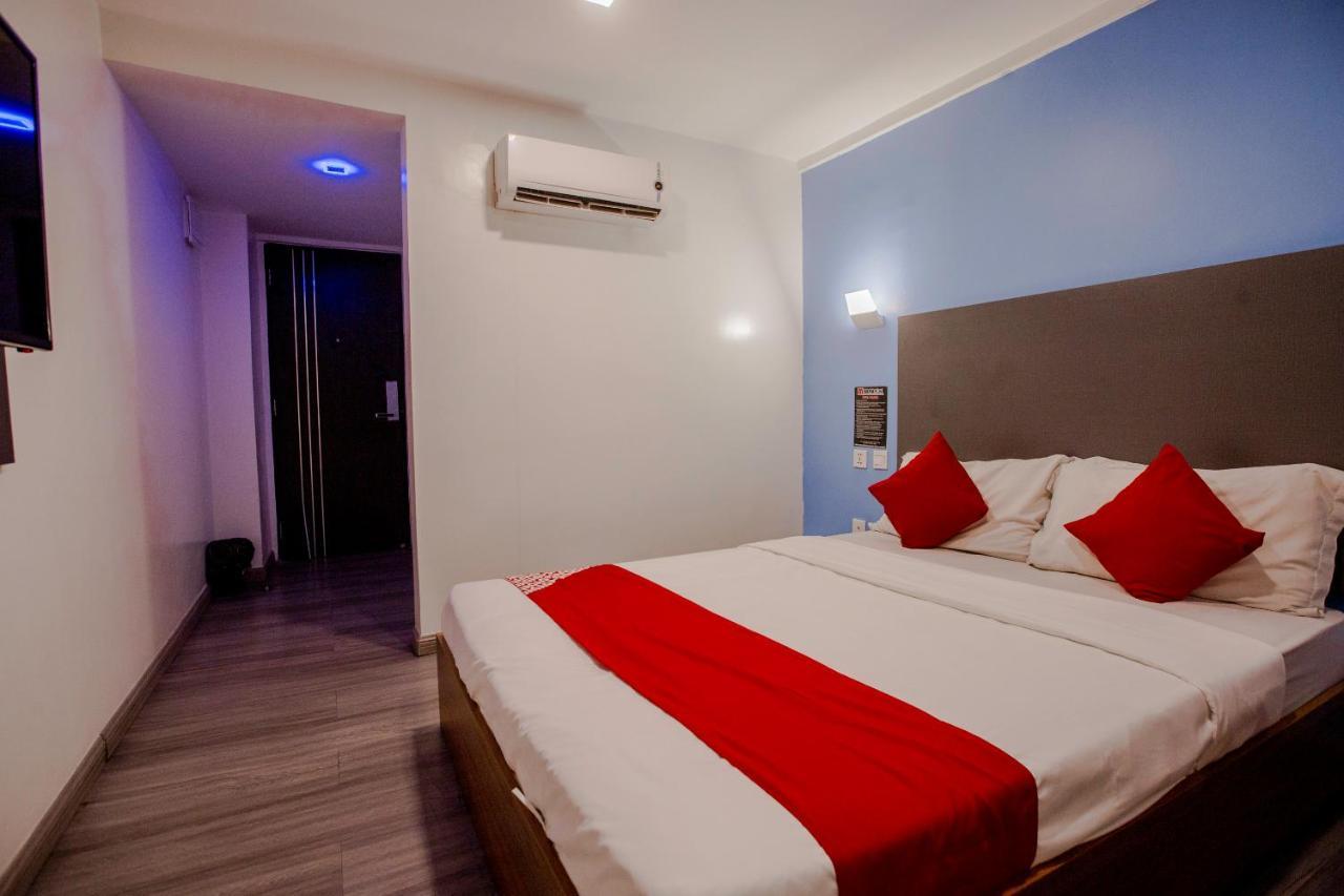 Oyo 666 Mc Hotel Fairview Quezon City Esterno foto
