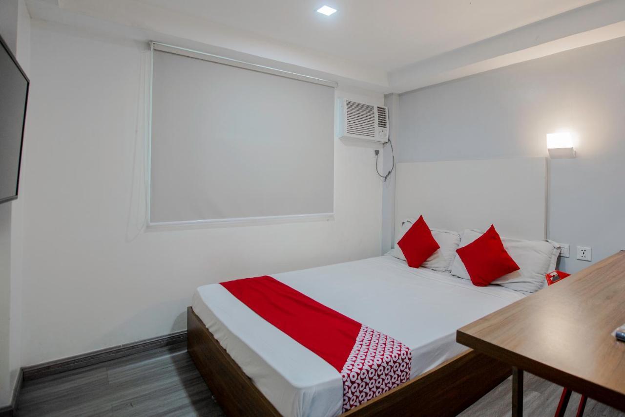 Oyo 666 Mc Hotel Fairview Quezon City Esterno foto