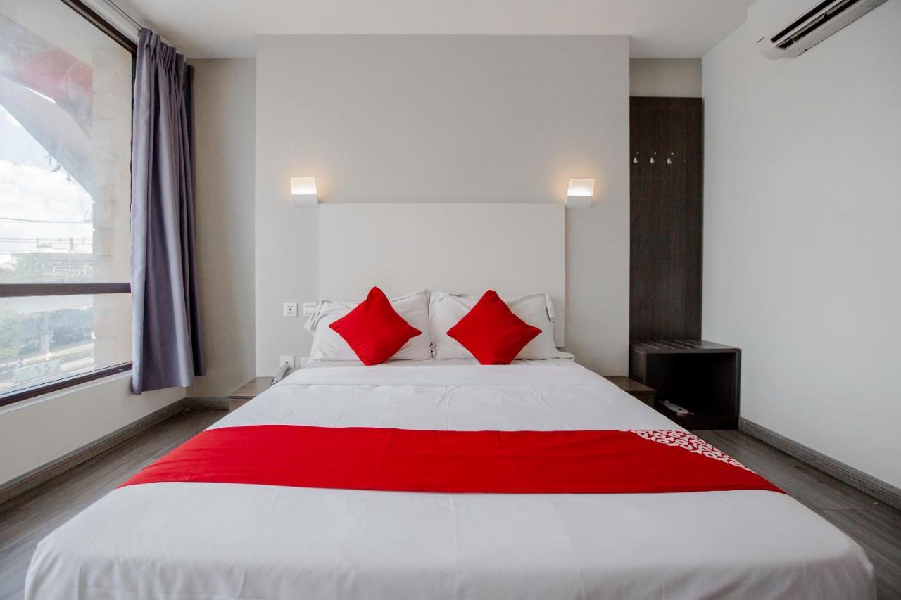 Oyo 666 Mc Hotel Fairview Quezon City Esterno foto