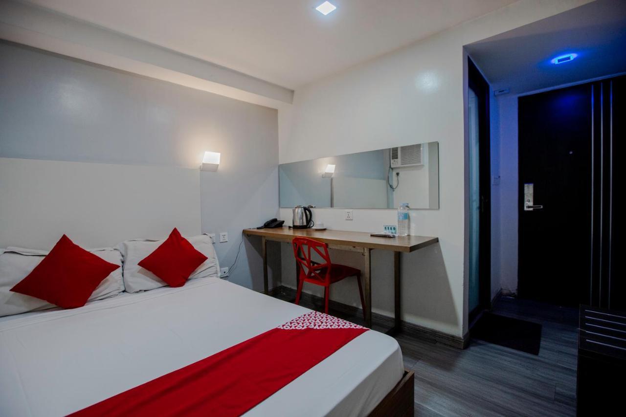 Oyo 666 Mc Hotel Fairview Quezon City Esterno foto