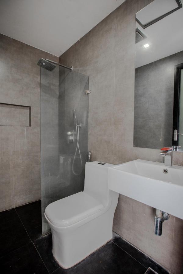 Oyo 666 Mc Hotel Fairview Quezon City Esterno foto