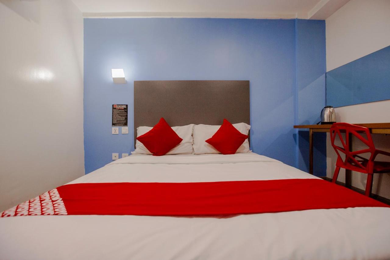 Oyo 666 Mc Hotel Fairview Quezon City Esterno foto