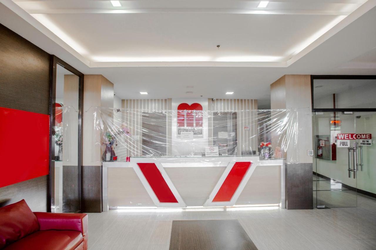 Oyo 666 Mc Hotel Fairview Quezon City Esterno foto