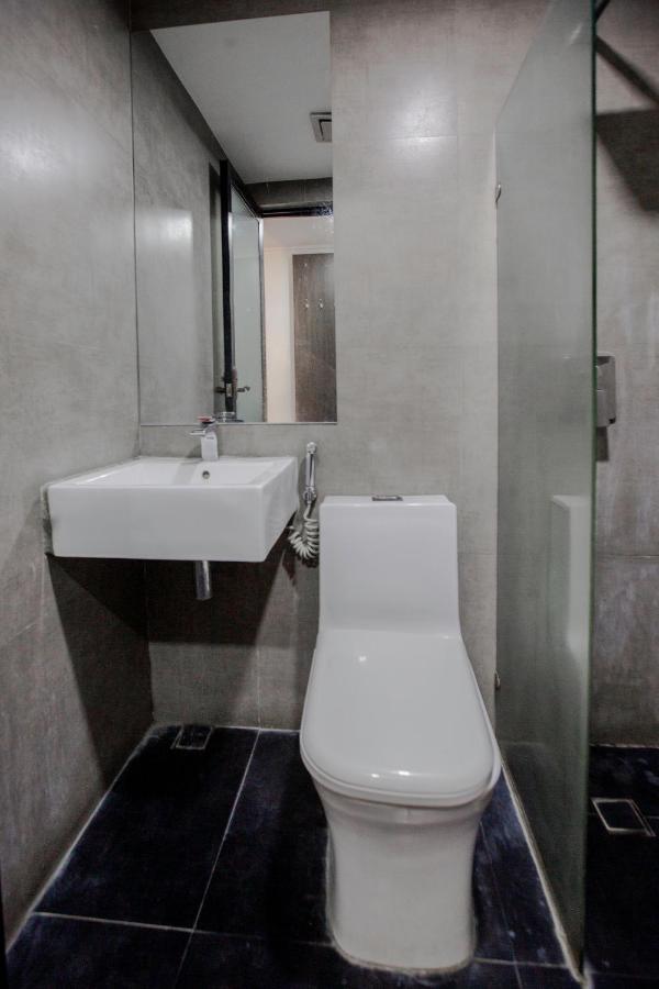 Oyo 666 Mc Hotel Fairview Quezon City Esterno foto