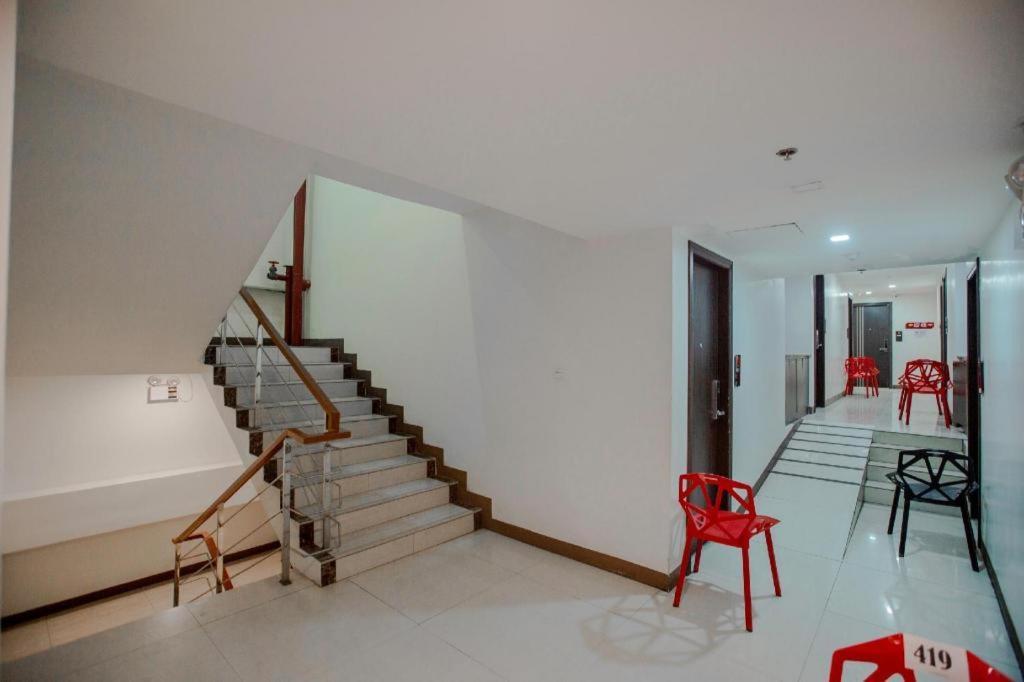 Oyo 666 Mc Hotel Fairview Quezon City Esterno foto